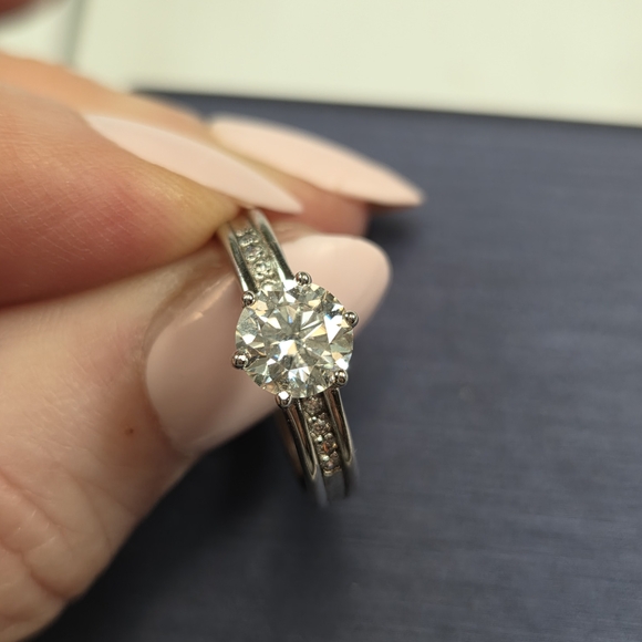 Elegant Sterling Silver Moissanite Ring - Picture 3 of 7